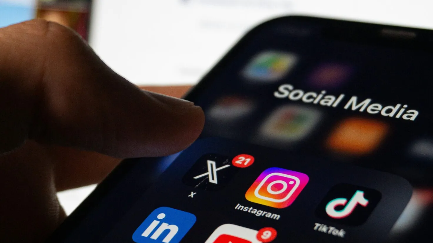 close up of a hand holding a turned on smartphone